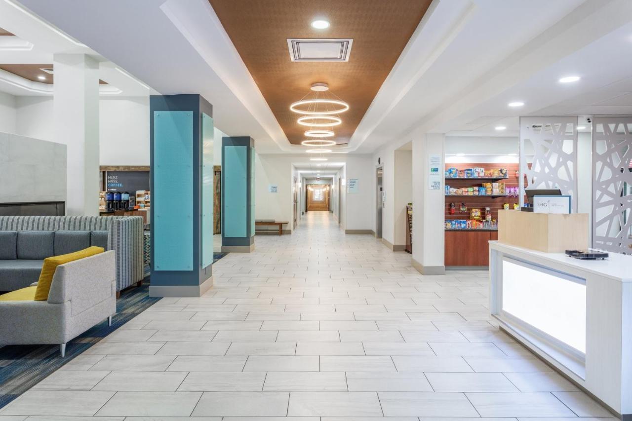 Holiday Inn Express & Suites Williamsburg By Ihg Exterior photo